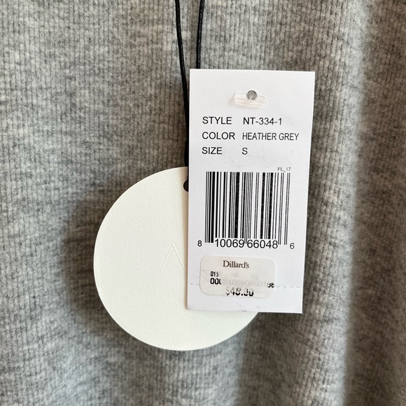 Nia Long Sleeve Batwing Midriff Crop Top in Heather Grey - Picture 8 of 10